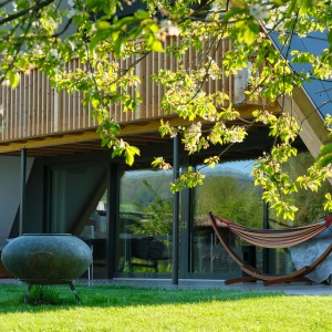 Haus mit überdachter Terrasse